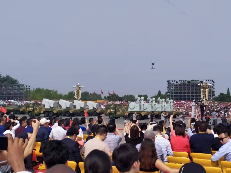 Festa reuniu 15 mil militares e um gigante aparato bélico, por terra e no ar