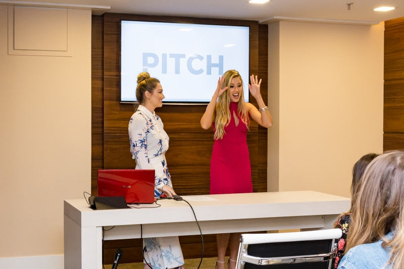 Ana Ol&iacute;via Winiemko e Lu&iacute;sa Ramirez ministram as aulas Foto: Fome/Divulga&ccedil;&atilde;o/JC