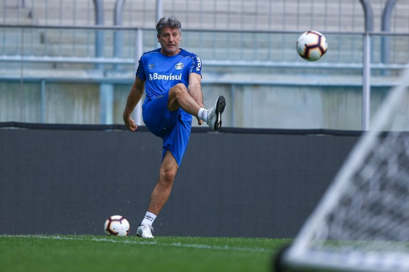 'Quem vai ganhar? Fica difícil, fica difícil, fica difícil, muito difícil', admite Renato, um dia antes do jogo