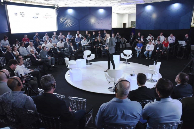 Britânico atraiu grande público em sua primeira palestra no Brasil 