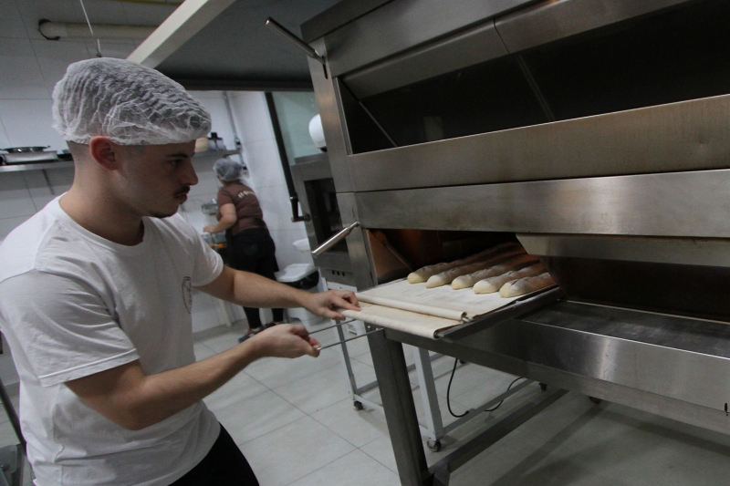 O local usa receitas antigas de família para cativar o público  Foto: MARCO QUINTANA/JC