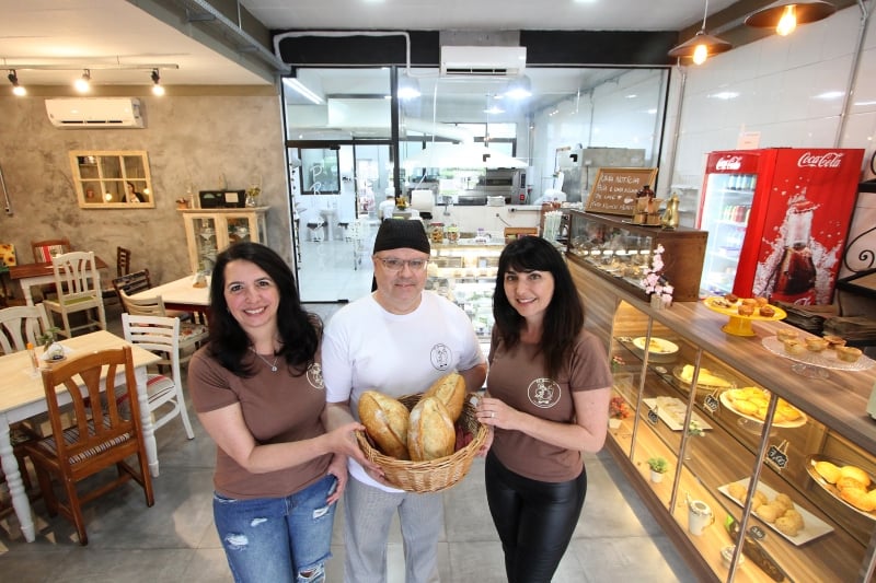 GeraçãoE na Padaria Artesanal El Gordito. 
Na foto: e/d: Nara Monti, André Magoga e Angélica Monti Foto: MARCO QUINTANA/JC