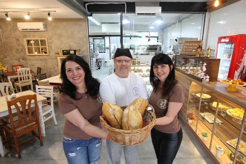 Nara, André e Angélica administram a El Gordito, aberta em março Foto: MARCO QUINTANA/JC
