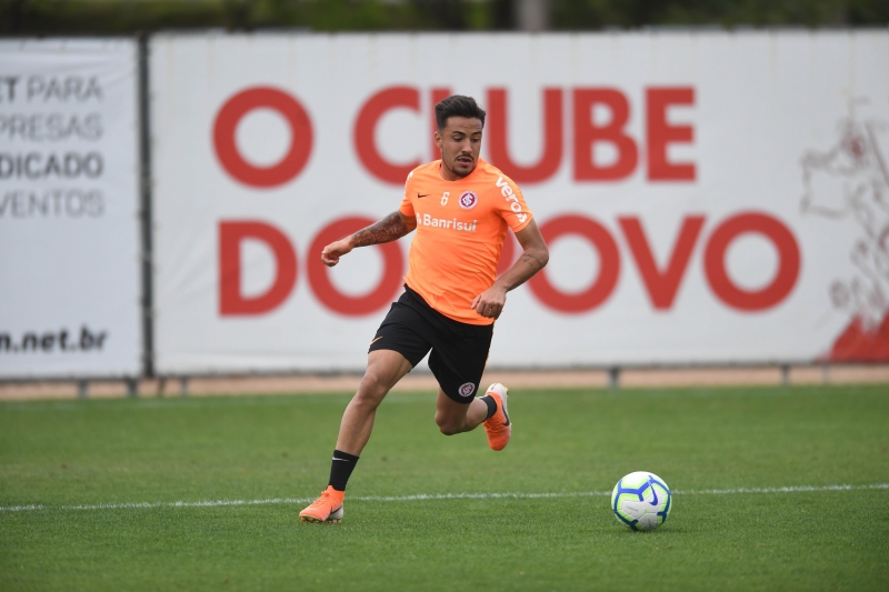 Heitor, jovem vindo da base, é o novo titular da lateral-direita