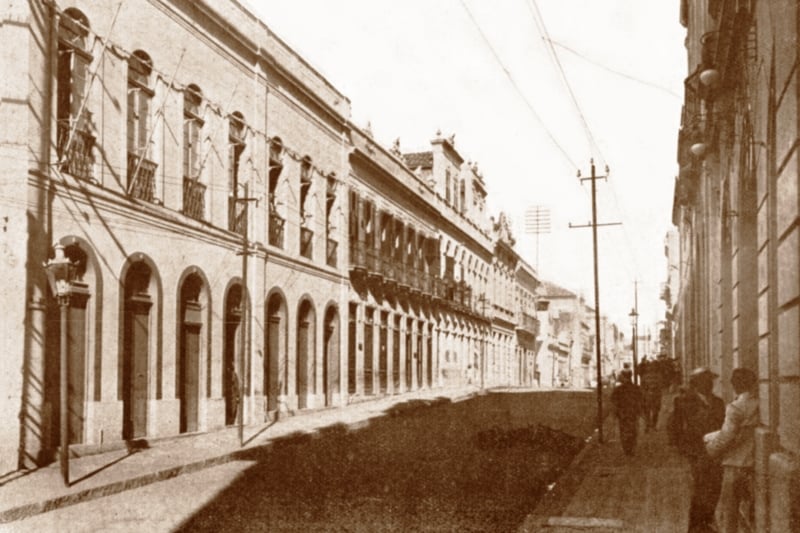 Casarão do Cabaré-cassino Club dos Caçadores, em estilo colonial, ficava na rua Andrade Neves