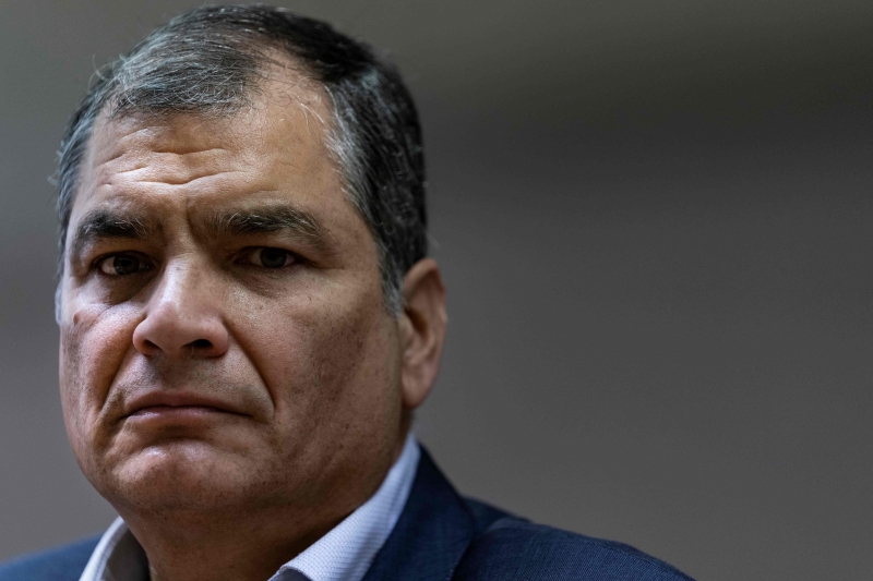 Por meio de sua conta no Twitter, Correa criticou a postura da procuradora