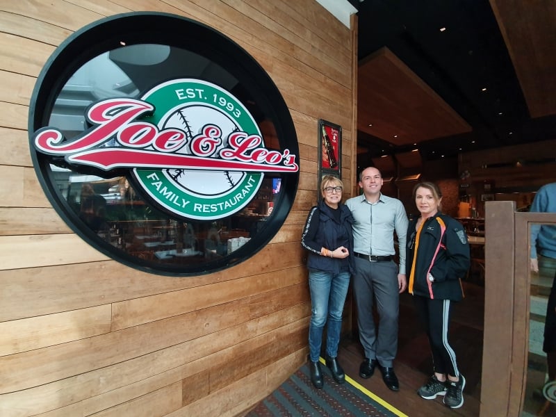 Jussara Ara&uacute;jo e Marise Leite contrataram Arthur Martins para dar um up no neg&oacute;cio, no Bourbon Country Foto: ISADORA JACOBY/ESPECIAL/JC