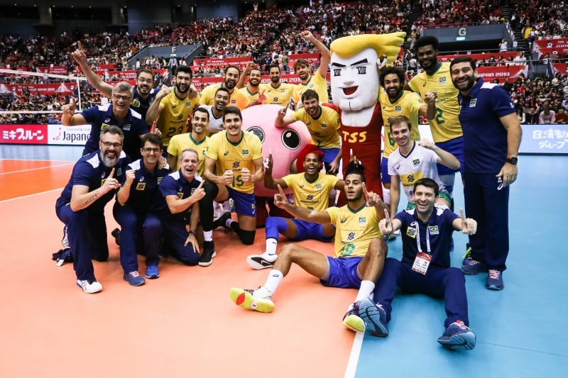Seleção de vôlei festejou o título por antecipação de uma rodada após vencer o Japão