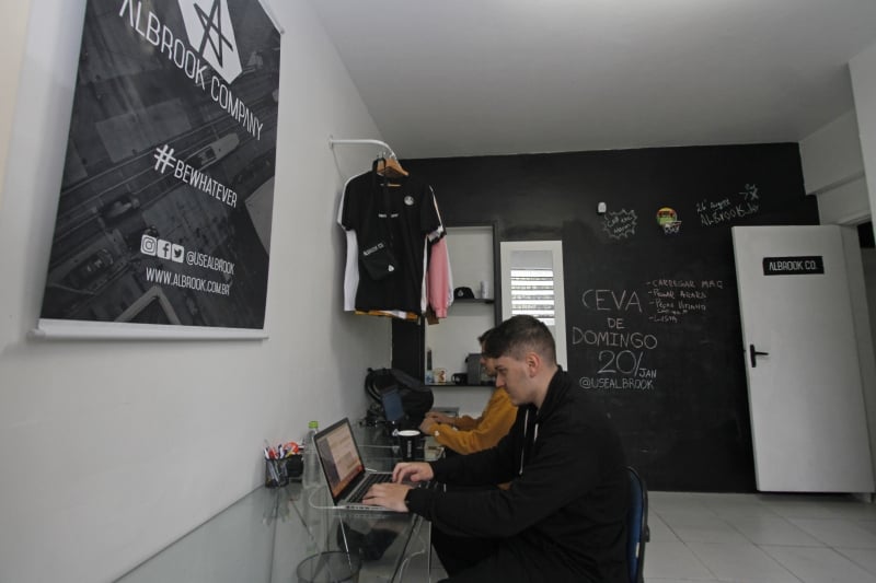 Entrevista com os empreendedores da marca Albrook Company para o Gera&ccedil;&atilde;oE.
Na foto: Lorenzo Albella e Jo&atilde;o Moretti Foto: LUIZA PRADO/JC