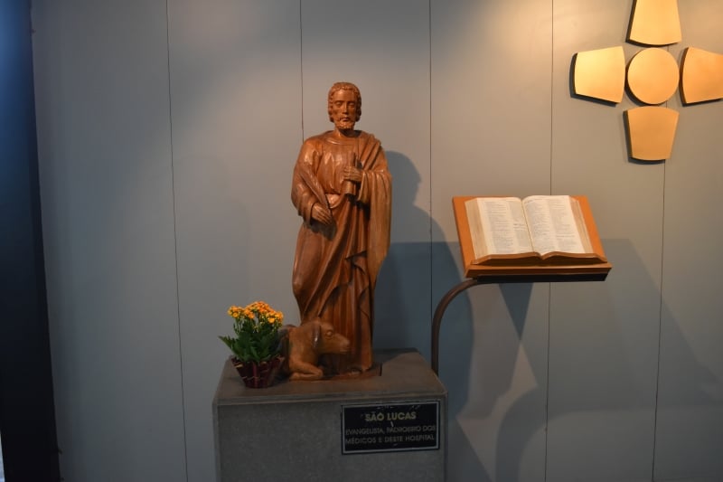 Santo, que  viveu no século I da era cristã, é o padroeiro dos médicos