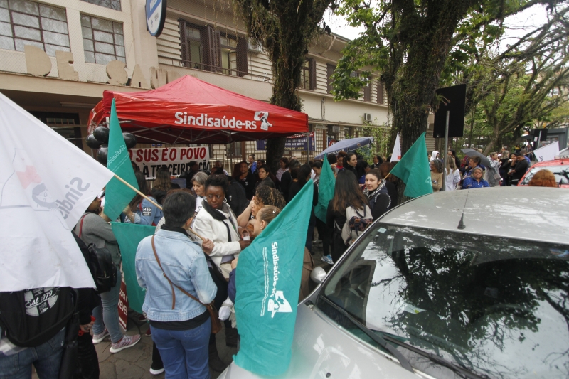 Servidores realizaram recentemente greve de três dias contra desligamentos