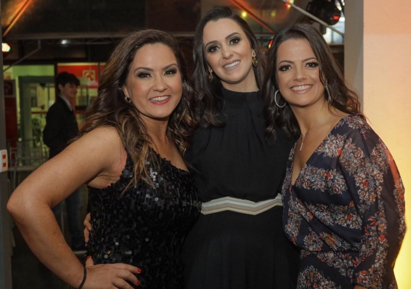 Luciana Krieger, Fernanda Carvalho e Glaucia Ludtke receberam na apresentação do DUO 