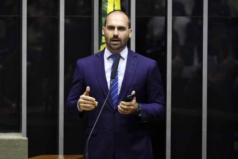 Eduardo Bolsonaro se licencia e diz que ficará nos EUA em luta contra Moraes