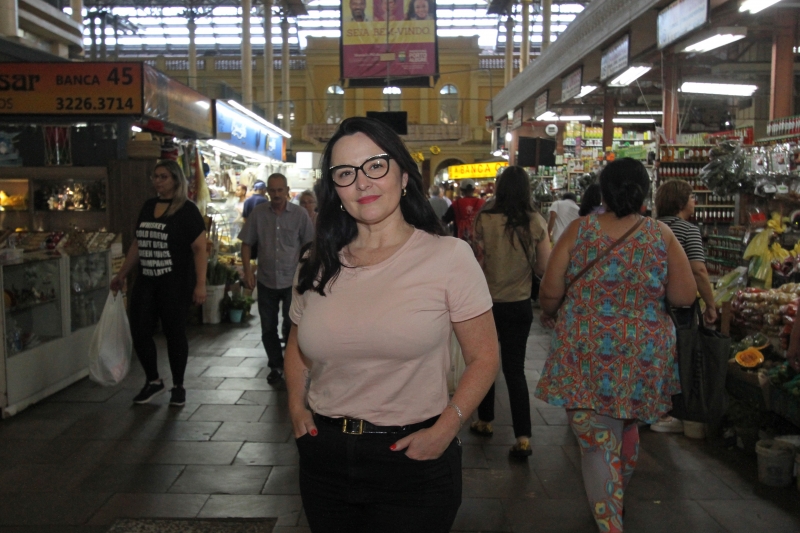 Adriana comemora itens incluídos no edital, mas mostra dúvida sobre a operação 24 horas