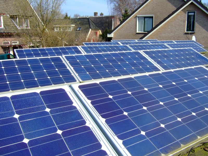 Painéis solares têm chegado até às classes mais populares