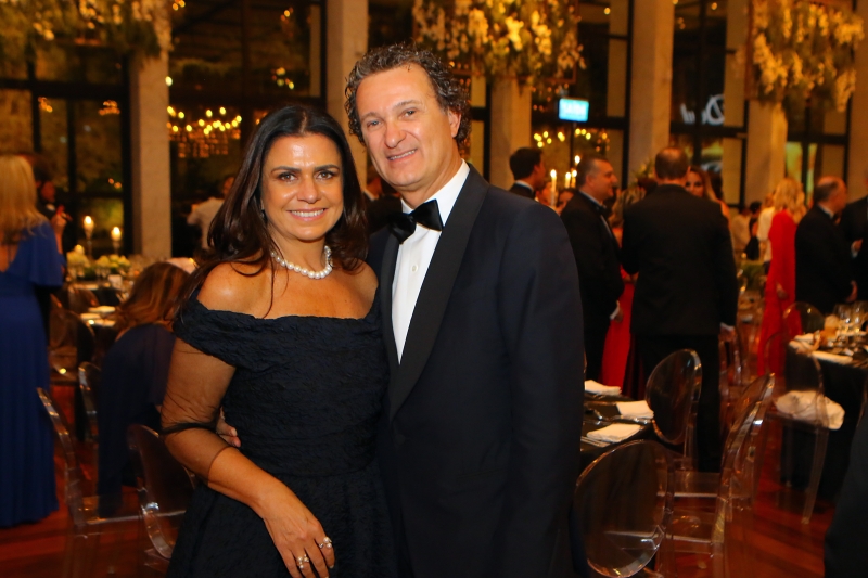 {'nm_midia_inter_thumb1':'https://www.jornaldocomercio.com/_midias/jpg/2019/10/27/206x137/1_mq261019_bins25-8883935.jpg', 'id_midia_tipo':'2', 'id_tetag_galer':'', 'id_midia':'5db5f9e2728f8', 'cd_midia':8883935, 'ds_midia_link': 'https://www.jornaldocomercio.com/_midias/jpg/2019/10/27/mq261019_bins25-8883935.jpg', 'ds_midia': 'Regina Maria e Hermes Gazzola', 'ds_midia_credi': 'MARCO QUINTANA/JC', 'ds_midia_titlo': 'Regina Maria e Hermes Gazzola', 'cd_tetag': '1', 'cd_midia_w': '800', 'cd_midia_h': '533', 'align': 'Left'}