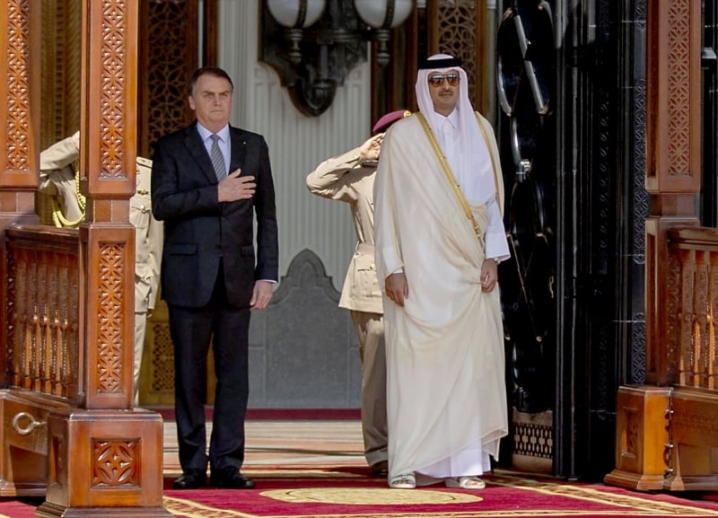 Bolsonaro foi recebido pelo emir Tamin bin Hamad al-Thani em Doha