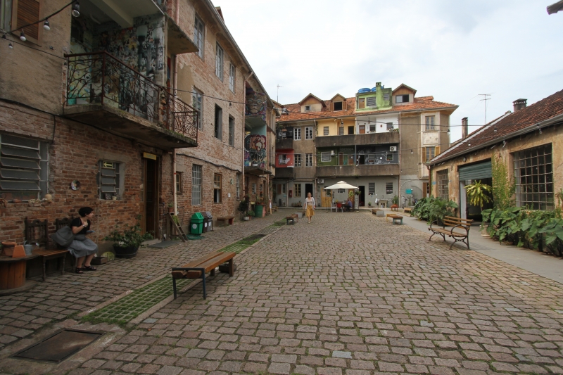 {'nm_midia_inter_thumb1':'https://www.jornaldocomercio.com/_midias/jpg/2019/10/28/206x137/1_mc281019_4_distrito__95_-8884952.jpg', 'id_midia_tipo':'2', 'id_tetag_galer':'', 'id_midia':'5db744613ed5e', 'cd_midia':8884952, 'ds_midia_link': 'https://www.jornaldocomercio.com/_midias/jpg/2019/10/28/mc281019_4_distrito__95_-8884952.jpg', 'ds_midia': 'EMPRESAS E NEGÓCIOS Vila Flores', 'ds_midia_credi': 'MARIANA CARLESSO/JC', 'ds_midia_titlo': 'EMPRESAS E NEGÓCIOS Vila Flores', 'cd_tetag': '1', 'cd_midia_w': '800', 'cd_midia_h': '533', 'align': 'Left'}