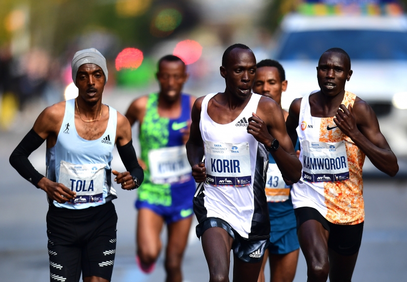 Tamirat Tola, Albert Korir e Geoffrey Kamworor lideraram entre os corredores masculinos