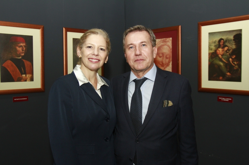 Helena Bitencourt e Roberto Bortot, cônsul-geral da Itália, na abertura da mostra 