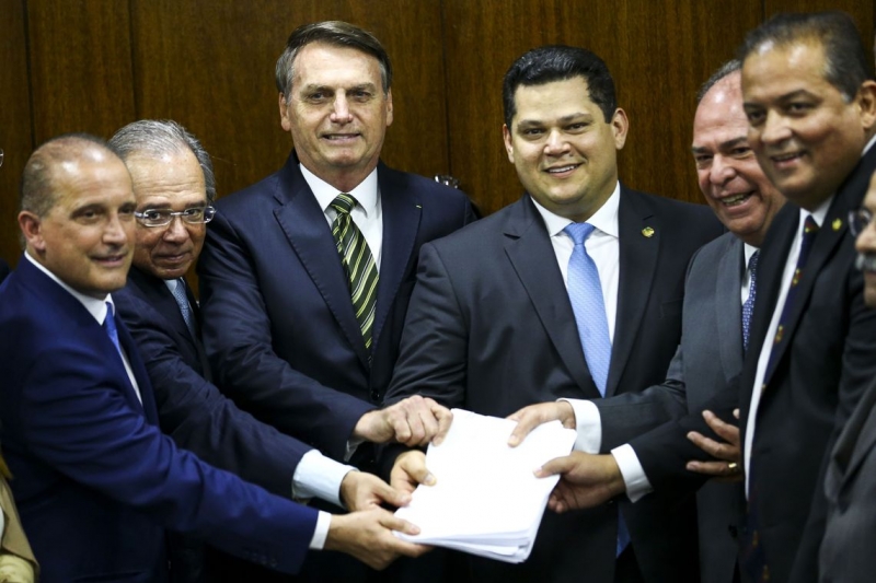 Governo federal entrega ao presidente do Senado, Davi Alcolumbre, Plano mais Brasil