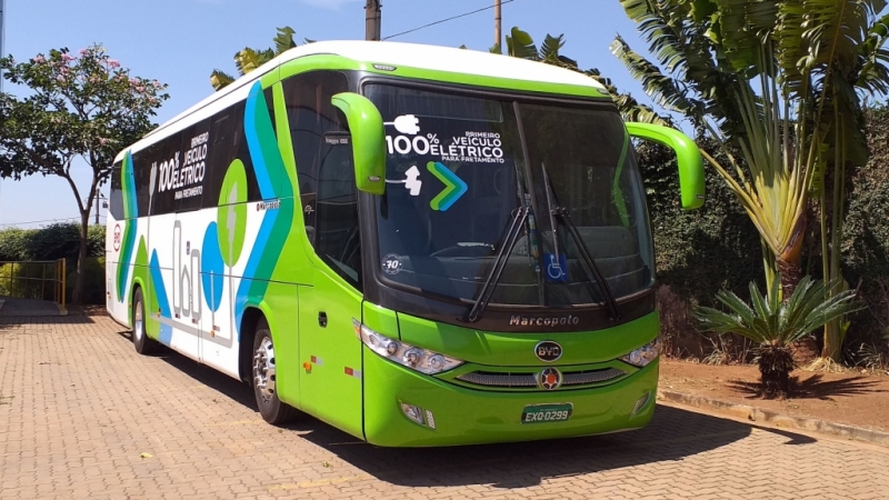 O eixo traseiro, onde está o motor deste veículo, possui 402cv de potência
