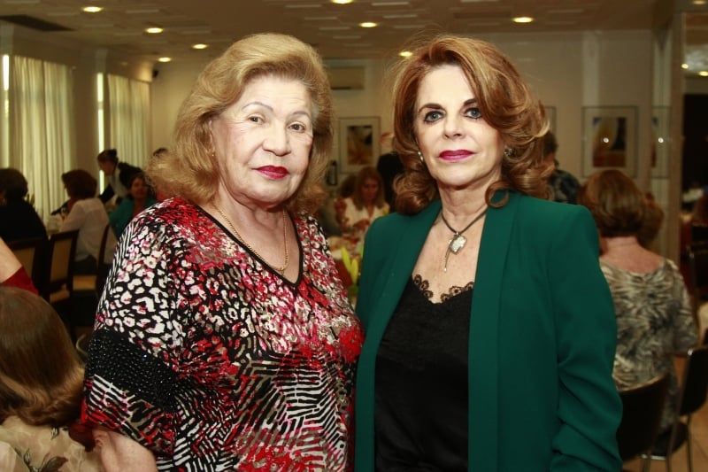 {'nm_midia_inter_thumb1':'https://www.jornaldocomercio.com/_midias/jpg/2019/11/06/206x137/1_nc061119_aniversarioveralia_13-8894323.jpg', 'id_midia_tipo':'2', 'id_tetag_galer':'', 'id_midia':'5dc36baa8bca0', 'cd_midia':8894323, 'ds_midia_link': 'https://www.jornaldocomercio.com/_midias/jpg/2019/11/06/nc061119_aniversarioveralia_13-8894323.jpg', 'ds_midia': 'Ivone Febernati e Marilene Santini na animada comemora&ccedil;&atilde;o ', 'ds_midia_credi': 'N&Iacute;COLAS CHIDEM/JC', 'ds_midia_titlo': 'Ivone Febernati e Marilene Santini na animada comemora&ccedil;&atilde;o ', 'cd_tetag': '1', 'cd_midia_w': '800', 'cd_midia_h': '533', 'align': 'Left'}