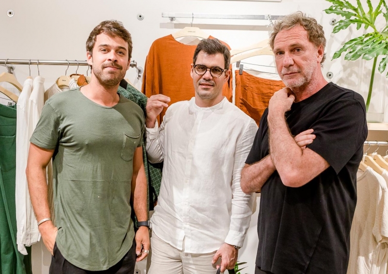 Raul Aragão e Juliano Cazarré com Oskar Metsavaht