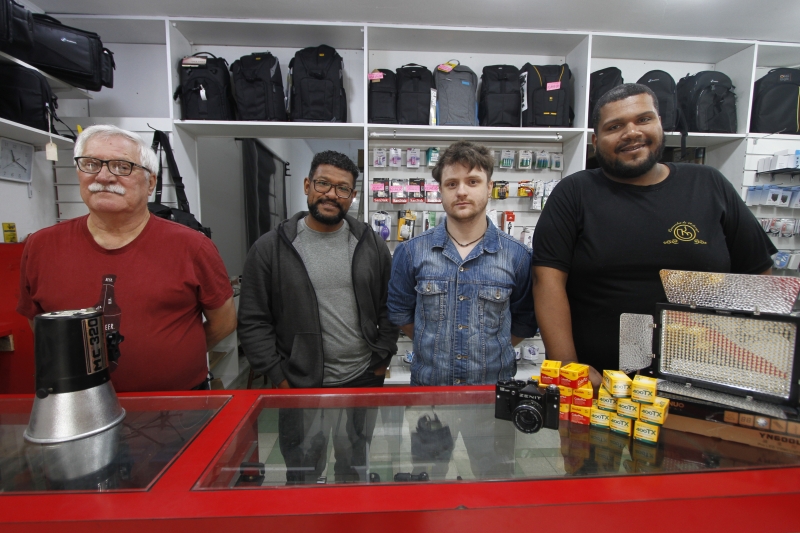 Jorge, Tiago, Anderson e Marlon são os novos donos da Casa do Filme Foto: LUIZA PRADO/JC