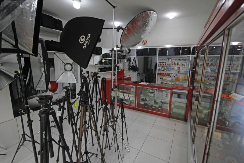 Entrevista com os sócios da Casa do Filme - pauta sobre mercado da fotografia.
 Foto: LUIZA PRADO/JC
