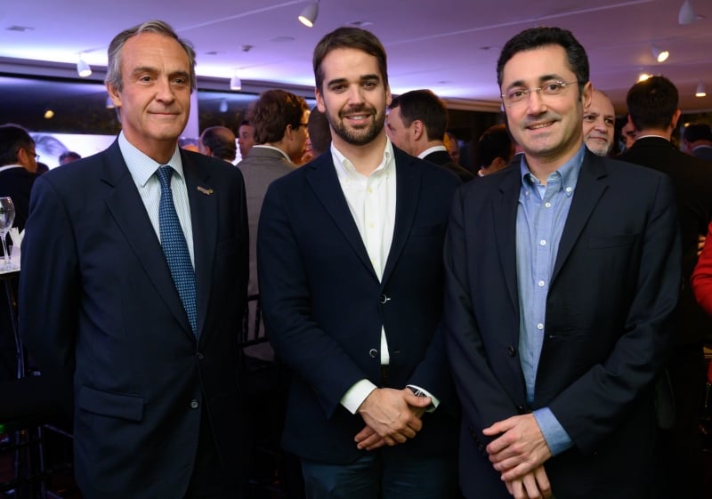 O governador Eduardo Leite entre Luis Felipe Gazitúa e Mauricio Harger, lideranças da CMPC, no Ling