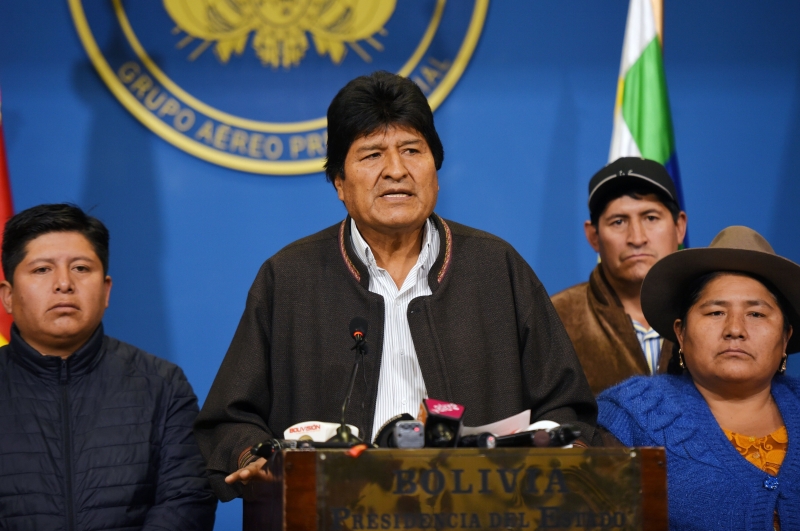 Pela manhã, Morales anunciou a convocação de um novo pleito eleitoral