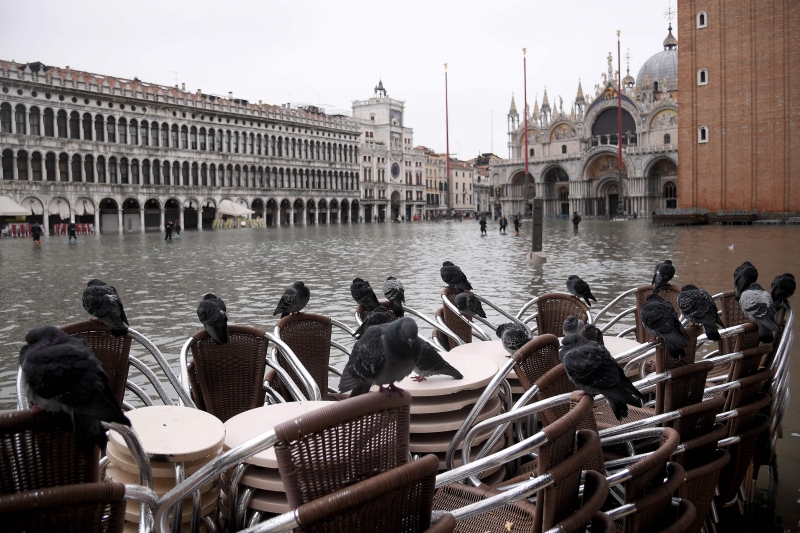 Maré recorde em Veneza deixa dois mortos e gera estado de desastre na cidade turística