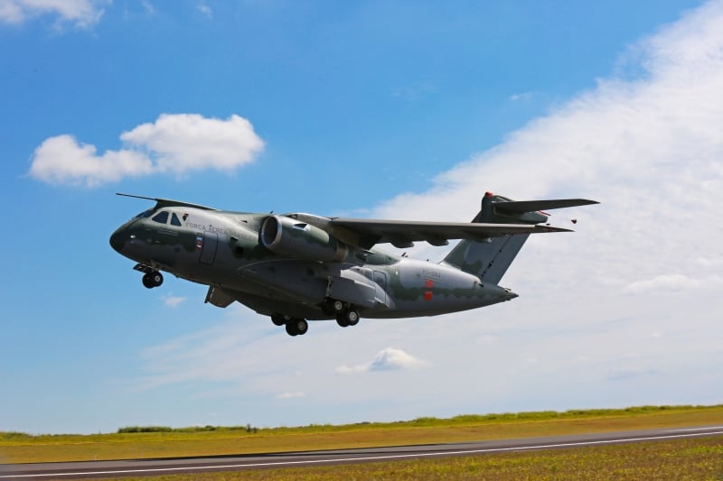 AVI&Atilde;O KC-390 EMBRAER