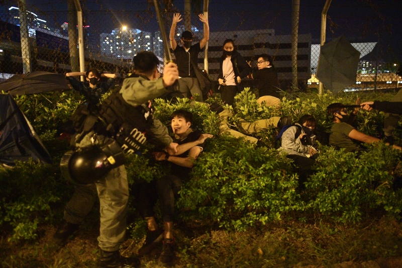 Manifestantes tentam fugir, mas muitos temem a detenção por parte das forças policiais