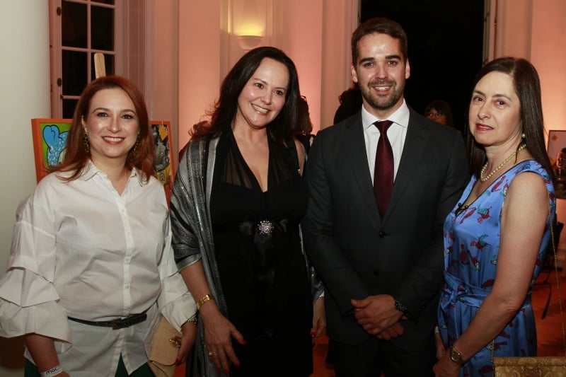 Andrea Bracher, Lisiane Muck e Júlia Pereira Lima com o governador Eduardo Leite