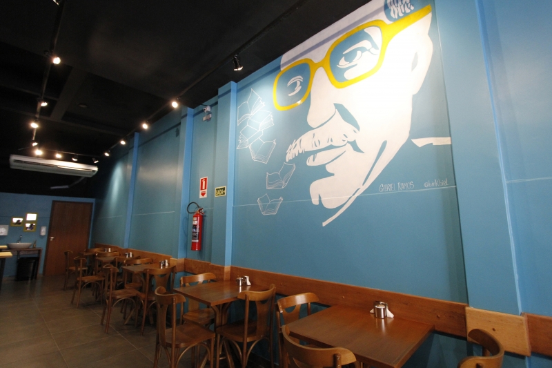 Entrevista com proprietários do café Senhor Gabo, cafeteria temática de Gabriel García Márquez. 
 Foto: LUIZA PRADO/JC