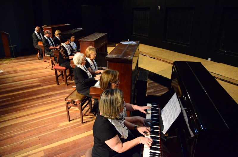 Espetáculo reunirá cinco pianos no palco, tocados a 20 mãos