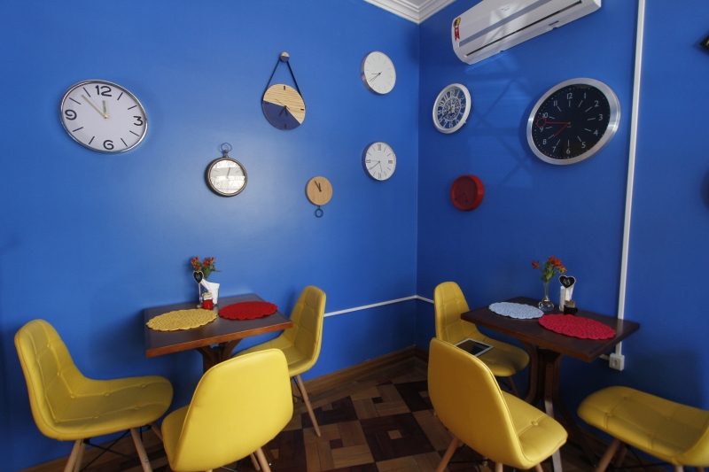 Caf&eacute; tem&aacute;tico de Alice no Pa&iacute;s das Maravilhas abre na Cidade Baixa.
 Foto: LUIZA PRADO/JC