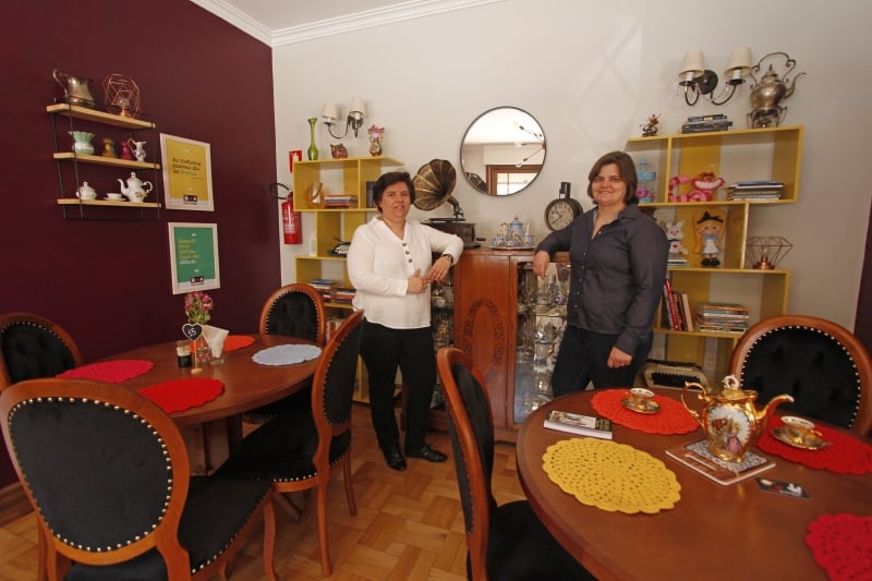 Caf&eacute; tem&aacute;tico de Alice no Pa&iacute;s das Maravilhas abre na Cidade Baixa.
Na foto: Paula Brum e Nai&aacute; M&acirc;nica Foto: LUIZA PRADO/JC