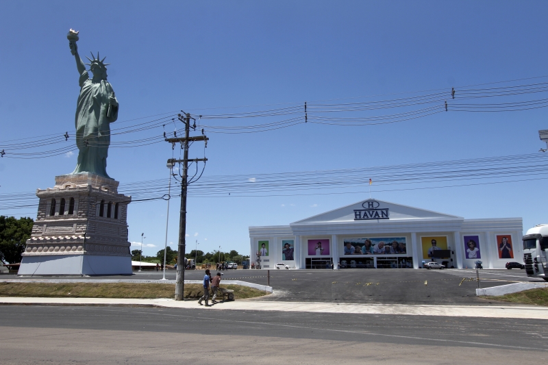 R�plica da Est�tua da Liberdade marca a chegada da rede a Viam�o, a quinta no Rio Grande do Sul