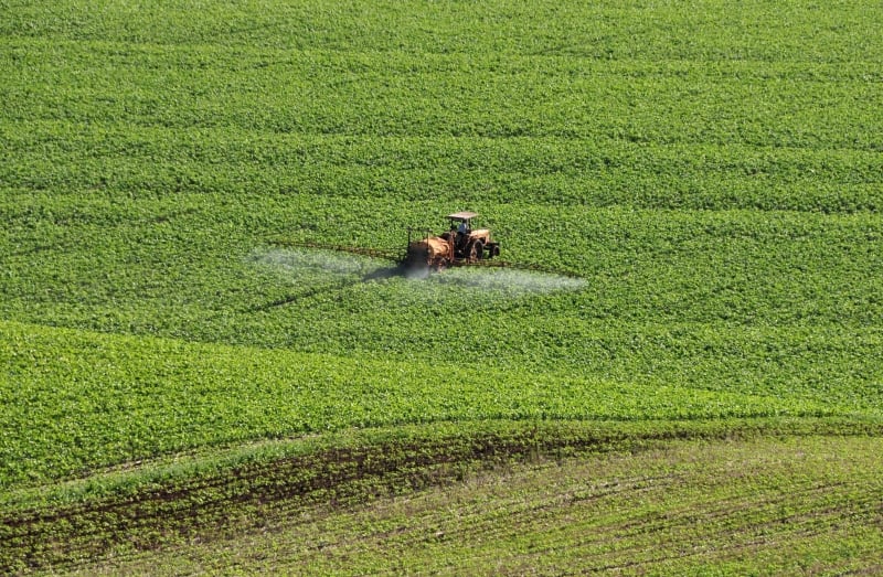 Parlamentares a favor do projeto argumentam que agricultores gaúchos terão mais competitividade, já os contrários apontam danos ambientais e à saúde
