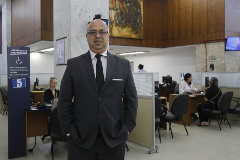 {'nm_midia_inter_thumb1':'https://www.jornaldocomercio.com/_midias/jpg/2019/12/02/206x137/1_lp_021219___banrisul__1_-8917656.jpg', 'id_midia_tipo':'2', 'id_tetag_galer':'', 'id_midia':'5de5184030f0a', 'cd_midia':8917656, 'ds_midia_link': 'https://www.jornaldocomercio.com/_midias/jpg/2019/12/02/lp_021219___banrisul__1_-8917656.jpg', 'ds_midia': 'Semana de renegocia&ccedil;&atilde;o de d&iacute;vidas - tem a&ccedil;&atilde;o no Banrisul Centro.  Na foto: Robson Borba', 'ds_midia_credi': 'LUIZA PRADO/JC', 'ds_midia_titlo': 'Semana de renegocia&ccedil;&atilde;o de d&iacute;vidas - tem a&ccedil;&atilde;o no Banrisul Centro.  Na foto: Robson Borba', 'cd_tetag': '1', 'cd_midia_w': '800', 'cd_midia_h': '533', 'align': 'Left'}