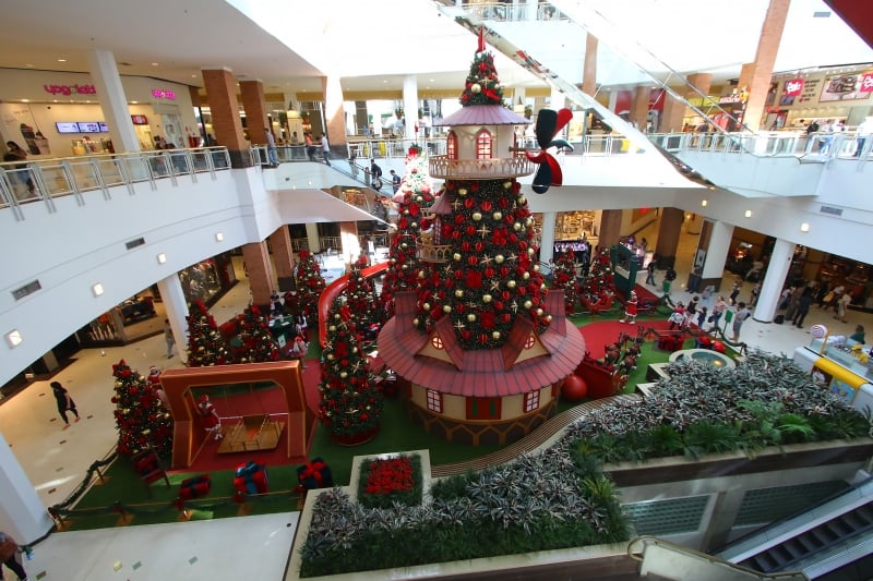 Decoração interna de Natal do shopping Praia de Belas