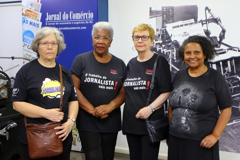 Visita ao JC da presidente do SINDJORS
Na foto: e/d: Neusa Ribeiro ( diretora ), Vera Daisy Barcellos ( presidente ), Rosa Pitsch ( diretora) e Jeanice Dias Ramos  ( diretora ).