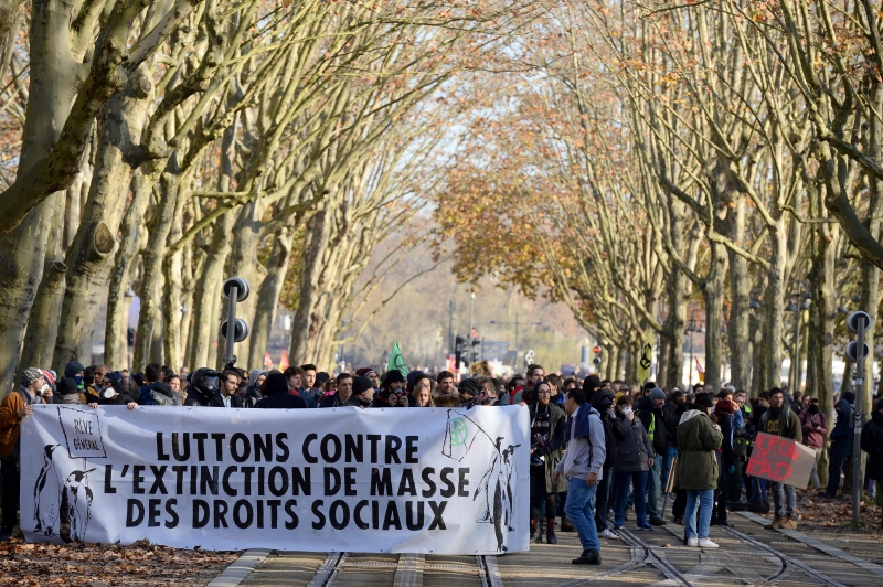 Para trabalhadores que protestam, medida estimula o trabalho sem fim