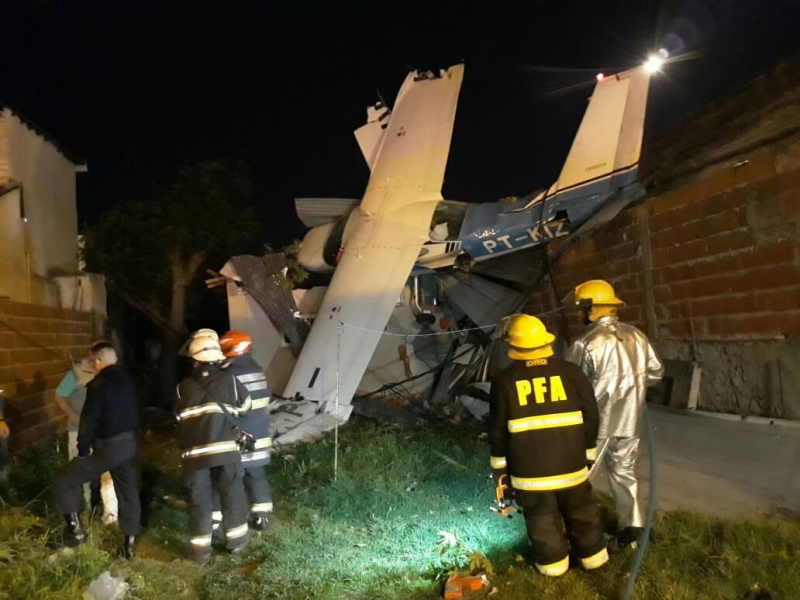 Avião que decolou de Porto Alegre cai em Buenos Aires, na Argentina