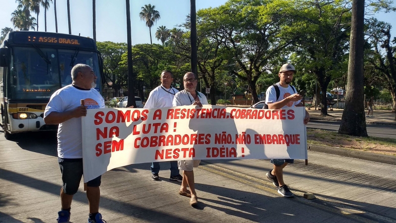 Manifestações ocorrem nos corredores da avenidas Osvaldo Aranha, João Pessoa e Farrapos