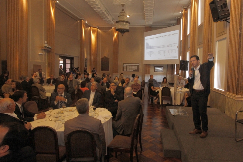 Prefeito Nelson Marchezan Júnior apresentou dados em palestra na Associação Comercial de Porto Alegre 