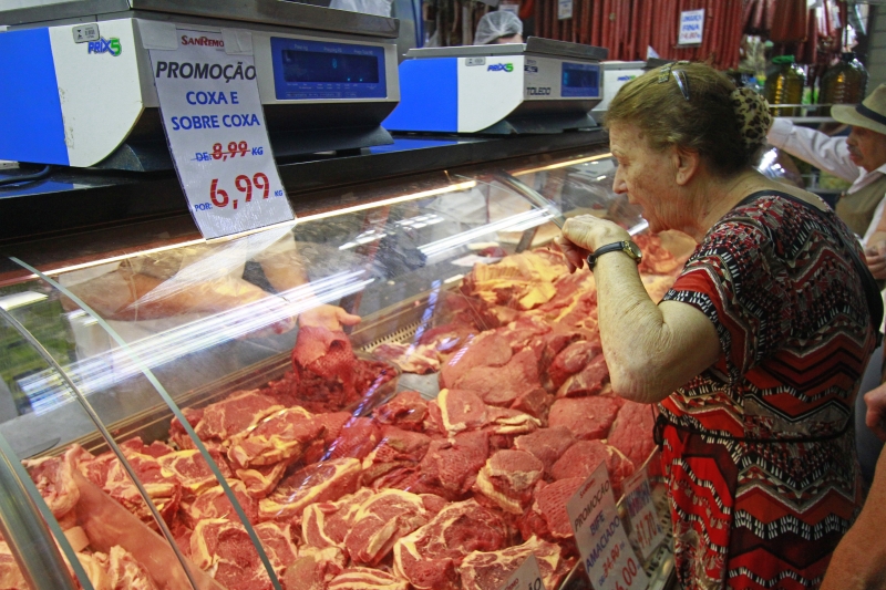 Descontos estão sendo dados por sete bancas do Mercado Público e vão até sábado